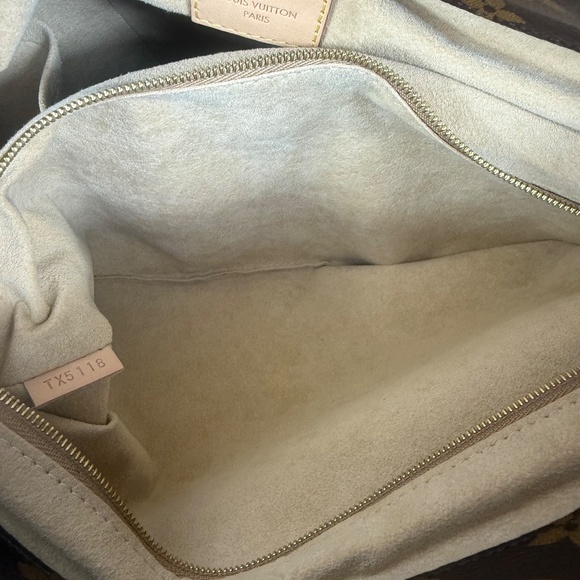 LV Monogram Artsy MM - Picture 14 of 16